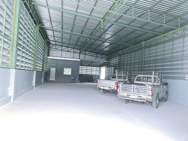 เทคนิคบางแสน 600 ม. ให้เช่าโกดังสร้างใหม่  405ตร.ม.105ตร.วา.ติดถนนหลัก บิ๊กซี ชลบุรี  1.2 กม. ห้วยกะปิ   ตลาดจตุจักร ชลบุรี 1.5 กม.