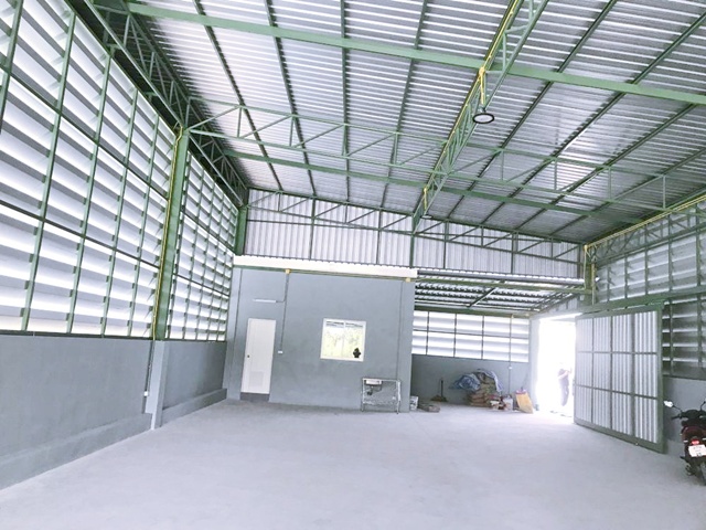 บิ๊กซี ชลบุรี  1.2 กม. ห้วยกะปิ  ให้เช่าโกดังสร้างใหม่  400ตร.ม.100 ตร.วา.ติดถนนหลัก ตลาดจตุจักร ชลบุรี 1.5 กม. เทคนิคบางแสน 600 ม.