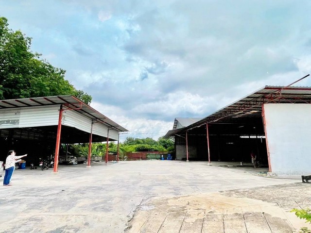 ขายโรงงานพร้อมที่ดิน พนัสนิคม ชลบุรี พื้นที่ 18-2-87 ไร่ (พื้นที่สีเหลือง) พื้นที่ภายในโกดัง 1,600 ตรม