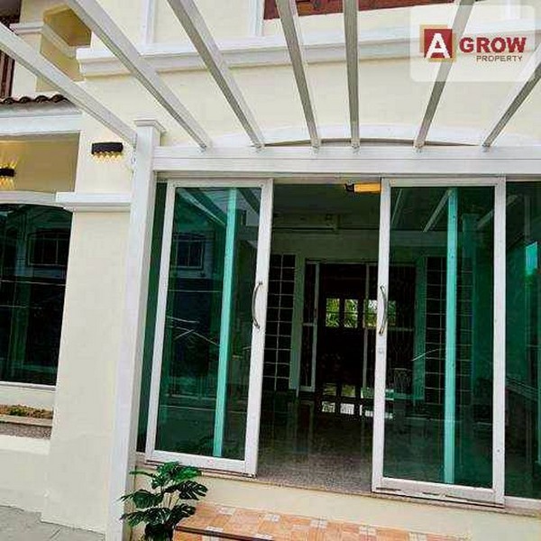 หมู่บ้านรุ่งนภา 4 ซอยร่มเกล้า 13 บ้านสวยรีโนเวทใหม่ พร้ิอมอยู่