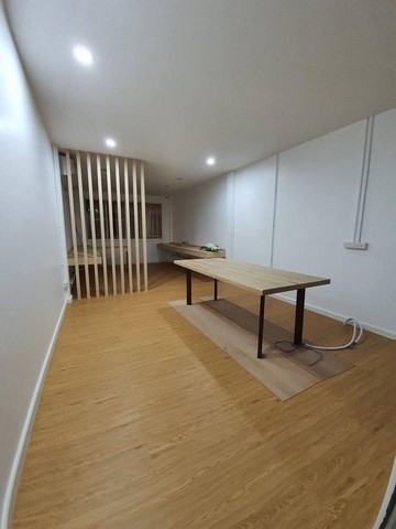 ให้เช่าอาคารพาณิชย์ 4 ชั้น 20 ตรม. ซอยสุขุมวิท 18 ใกล้ BTS อโศก