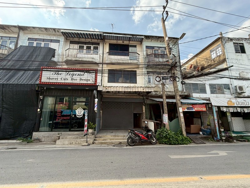 ขายตึกแถว 3 ชั้น เนื้อที่ 21.5 ตร.ว ริมถนน ซ.นนทบุรี46 ถ.สนามบินน้ำ ห้องโถงขนาดใหญ่ทั้งด้านหน้าและด้านหลังทุกชั้