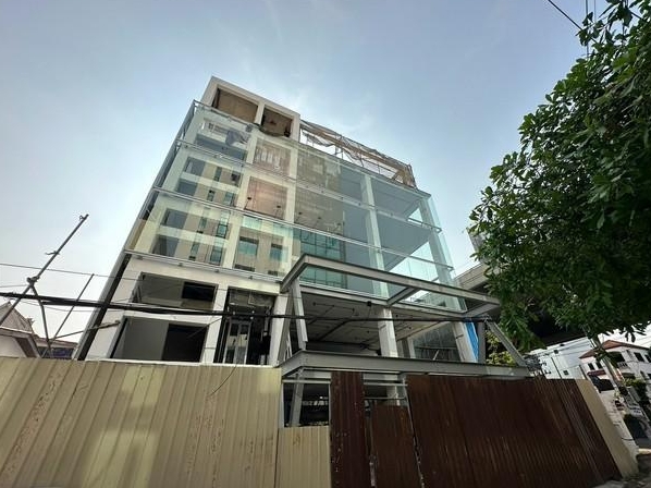 ให้เช่าอาคารสำนักงาน 5ชั้น มีลิฟท์  ย่านพระราม9 ใกล้ห้างเดอะไนน์ เนื้อที่ 99 ตร.ว. พื้นที่ใช้สอย 1,500 ตรม