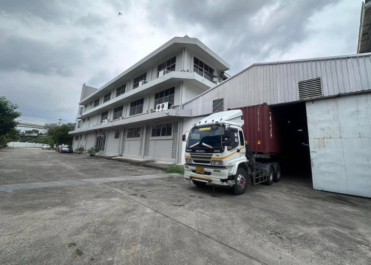 ให้เช่าพื้นที่โกดังเก็บสินค้า แบ่งเช่า 2,000 ตรม ถนนเทพารักษ์ ติดรถไฟฟ้าสายสีเหลือง