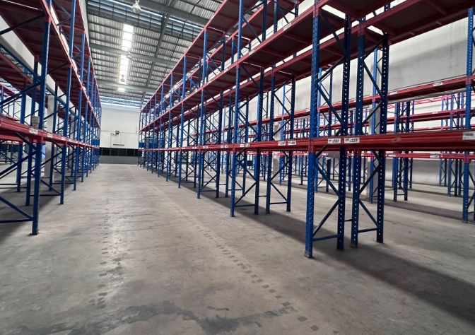 ให้เช่าพื้นที่โกดังเก็บสินค้า แบ่งเช่า 2,000 ตรม ถนนเทพารักษ์ ติดรถไฟฟ้าสายสีเหลือง