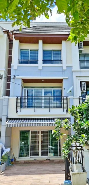  ให้เช่าทาวน์เฮาส์ 3 ชั้น ธัญญาพาร์ค 1.3 กม.MRT สายสีเหลือง ศรีนุช 1.8 กม. ศรีนครินทร์ 20-26 20ตร.วา.235ตร.ม  พร้อมเฟอร์ 3 นอน 3 น้ำ