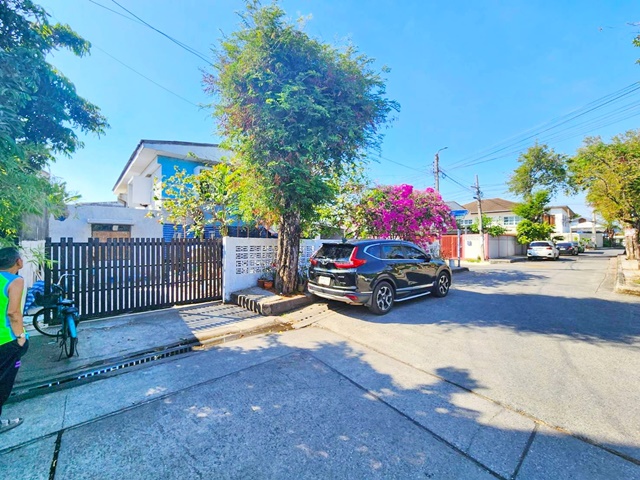 Airport Link บ้านทับช้าง 1.9 กม. ให้เช่า หลังมุมบ้านเดี่ยว 2ชัั้น 3แอร์ รองรับ 4คัน ใหญ่มาก โลตัส หมู่บ้านนักกีฬา เพียง 700ม.  55ตร.วา 