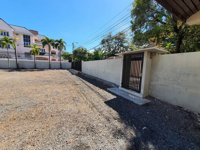 ขายที่ดิน 239 ตรว. พร้อมบ้าน บางขุนนนท์ 24  บากกอกน้อย จรัญ ใกล้รถไฟฟ้าบางขุนนนท์ 3 สาย