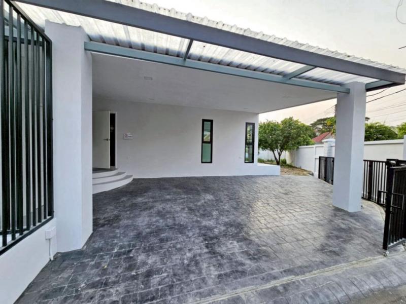 ราคาเริ่มต้นที่ 2.45 ล้าน 35-64 ตรว. บ้านสวยทำเลดี #โซนแม่เหียะ บ้านแฝดชั้นเดียว #รีโนเวทใหม่ มี 2 หลัง เดินทางสะดวก ถนนกว้าง