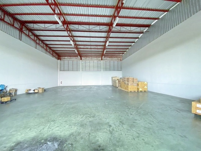 APL สุวรรณภูมิ 2.4 กม ติดถนนมอเตอร์เวย์ .ให้เช่าโกดังคลังสินค้า พร้อมออฟฟิตสร้างใหม่   1 น้ำ 328 ตร.วา. 300-1,300 ตร..ม ตลาดหัวตะเข้ 2.5 กม.