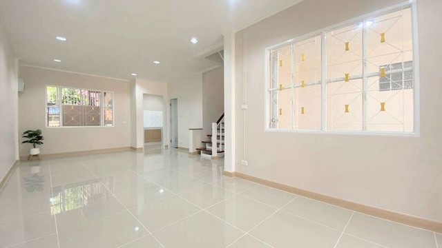 ขาย บ้านบุศรินทร์ บ้านกล้วย-ไทรน้อย รีโนเวททั้งหลังสวยตรงปก  ราคา 1.99 ลบ. ฟรีโอน