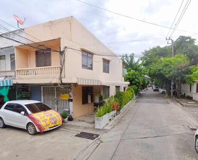 วชิรธรรมสาธิต36-42 ให้เช่าทาว์นเฮ้าส์ 2 ชั้น หลังมุม 26ตร.วา. 206ตร.ม. ทำเลดี  2 นอน 2 น้ำ BTS อุดมสุข 2 กม. เซ็นทรัลบางนา 1.8 กม.