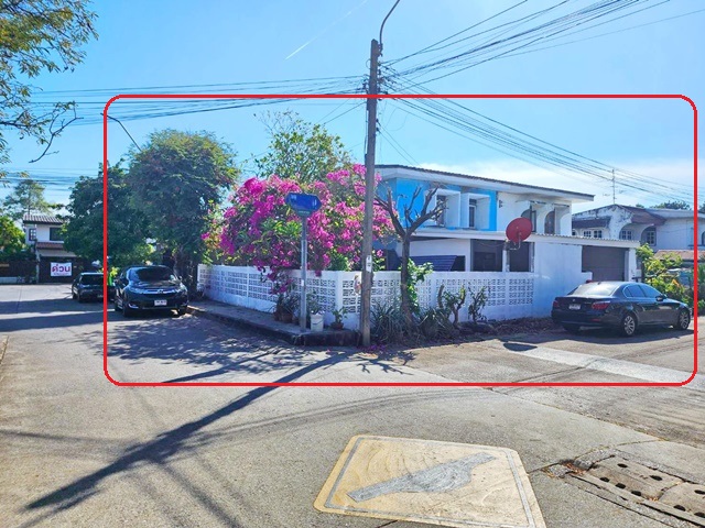 โลตัส หมู่บ้านนักกีฬา เพียง 700ม.รองรับ 4คัน ใหญ่มาก  ให้เช่า หลังมุมบ้านเดี่ยว 2ชัั้น 3แอร์  54ตร.วา Airport Link บ้านทับช้าง 1.9 กม.