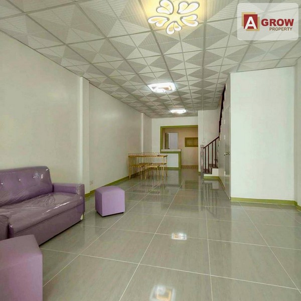 หมู่บ้านปิยวรารมย์ เฟส 3  ถนนบ้านกล้วย-ไทรน้อย ถนนเมน ตกแต่งใหม่พร้อมอยู่