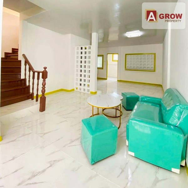 หมู่บ้านจิตรัตนา ถนนบางบัวทอง-สุพรรณบุรี ถนนเมน ตกแต่งใหม่ทั้งหลังพร้อมอยู่ค่ะ