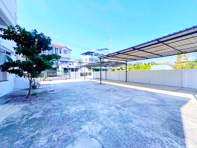 นวมินทร์ 103-113รร.เลิศหล้า 650ม. MRTคู้บอน 3.9 กม. ให้เช่าสำนักงานออฟฟิศ 3 ชั้น 102 ตร.วา. 430 ตร.ม. เหมาะสำหรับทำบริษัท 6 นอน 5 น้ำ