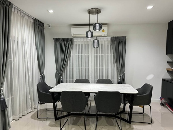 ให้เช่าบ้านเดี่ยว 2ชั้นเนื้อที่ 50ตร.ว พื้นที่ใช้สอย 180 ตร.ม 4ห้องนอน 4ห้องน้ำ เฟอร์ครบ ถนนนวมินทร์ 42 ราคาเช่า 85,000 บ/ด