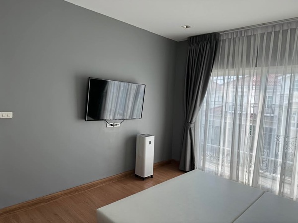 ให้เช่าบ้านเดี่ยว 2ชั้นเนื้อที่ 50ตร.ว พื้นที่ใช้สอย 180 ตร.ม 4ห้องนอน 4ห้องน้ำ เฟอร์ครบ ถนนนวมินทร์ 42 ราคาเช่า 85,000 บ/ด