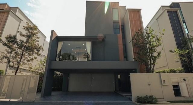  ให้เช่าบ้านเดี่ยว 3ชั้น มีลิฟท์ โครงการVIVE Krungthep Kreetha (วีเว่ กรุงเทพกรีฑา) 