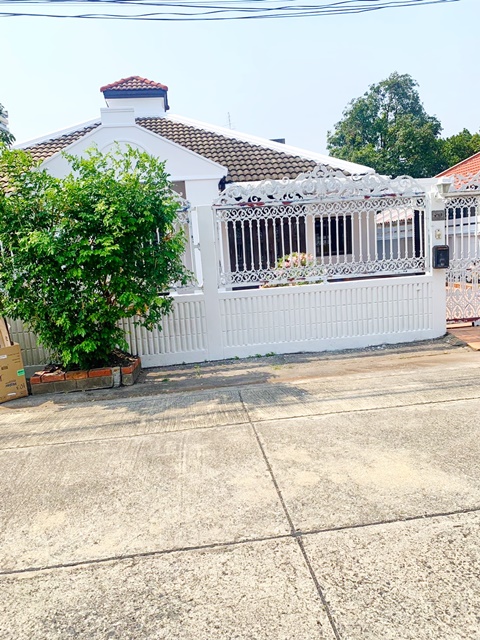 ซอยบางนา-ตราด 14-20 ราคาดีที่สุด บ้านเดี่ยวให้เช่า ติด BITEC บางนา  ขนาดใหญ่70 ตรว. 240 ตรม.  BTSบางนา MRTศรีเอี่ยม 900ม.