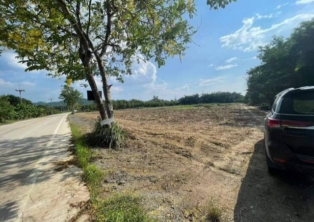 ด่วนที่ดินถมแล้ว​ทำเลดีติดถนนแปลงนี้บอกเลยว่าสวยมาก​ บ่อทอง ชลบุรี ผังสีเหลือง บนพื้นที่ 13 ไร่ 33 ตรว.