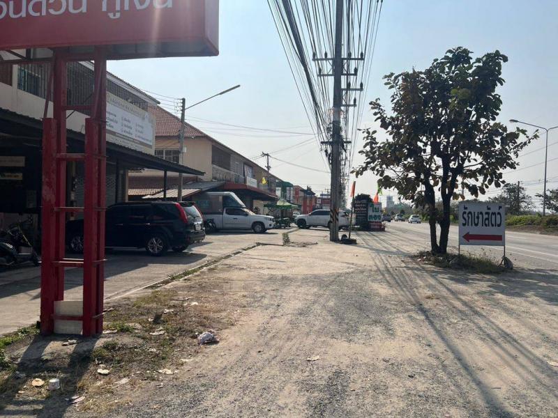 ขายด่วน #ขายต่ำกว่าราคาประเมิน 4.8 ล้าน #ติดถนนหลักเชียงใหม่-ดอยสะเก็ด 39 ตรว. อาคารพาณิชย์ 2 ชั้น #โซนสันทราย #ค้าขายได้