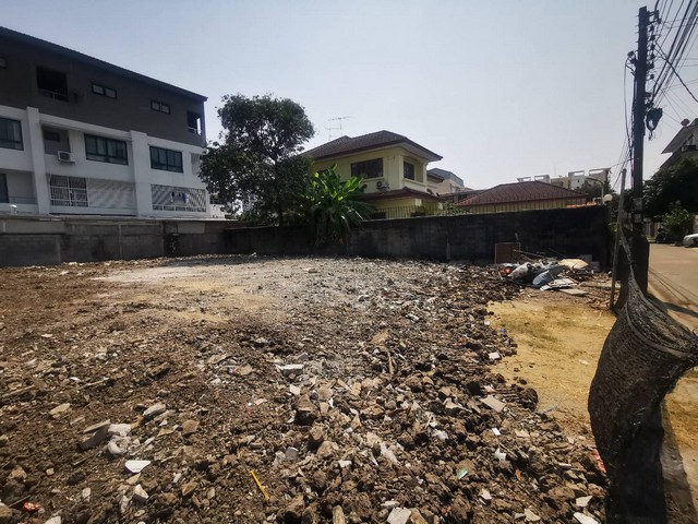 ขายที่ดินเปล่า 96 ตรว. ซอยลาดพร้าว25 ที่ดินถมแล้วสูงกว่าถนน ใกล้ MRT ลาดพร้าว เหมาะสร้างบ้าน เหมาะสร้างบ้าน สำนักงาน อพาร์ทเมน