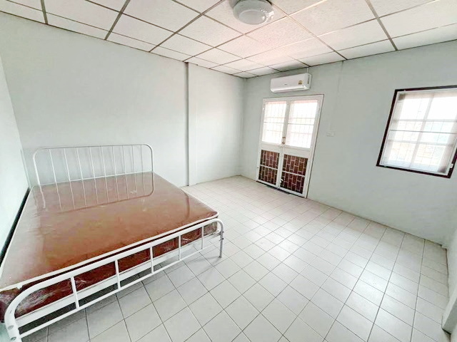 โรบินสัน ไลฟ์สไตล์ พชรเกษม บ้านให้เช่า 2ชั้น  เขาวัง 2แอร์ บิ๊กซี เพชรบุรี  3 กม. 2นอน 2น้ำ ต่อเติมหน้าหลั