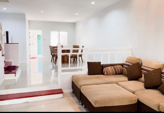 ให้เช่าทาวน์โฮม วิชั่นวิลล์5 ซอยสามัคคี 34 ใกล้ ม.ธุรกิจบัณฑิตย์ เลียบคลองประปา ประชาชื่น ปากเกร็ด นนทบุรี