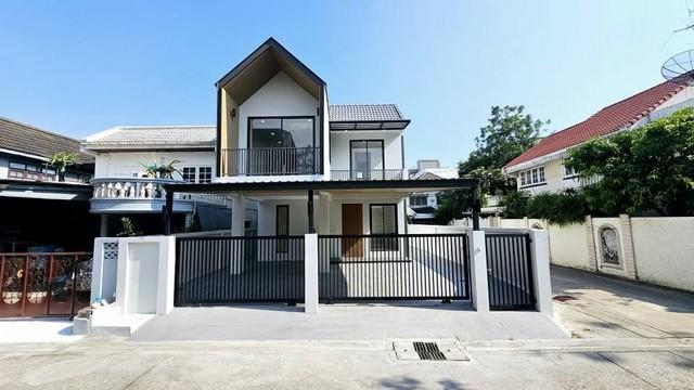 ขายบ้านเดี่ยว 2 ชั้น 42 ตรว. สุขุมวิท บางจาก เขตพระโขนง หลังมุม รีโนเวทใหม่ ใกล้ BTS บางจาก