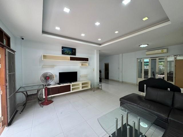 ให้เช่าบ้านเดี่ยว 3 ชั้น 93 ตรว. ย่านลาดพร้าว 87 ใกล้เดอะ คริสตัล พาร์ค