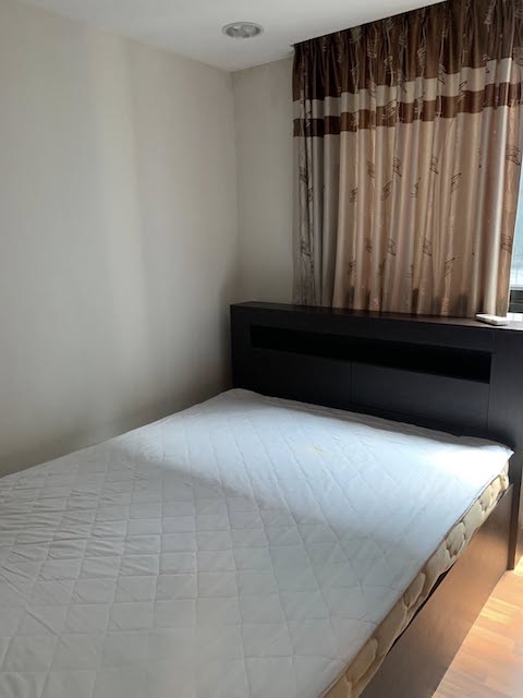 Zenith Place Sukhumvit 42 convenient safe quiet 6th floor BTS Ekkamai