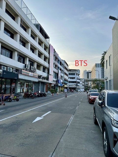 ใกล้ BTSสายหยุด​ 90 ม. ตลาดยิ่งเจริญ 500ม.​ ให้เช่า อาคาร 4.5ชั้น 350ตร.ม. ​ โรงพยาบาล CGH 18ตรว.  สารสาสน์วิเทศสายไหม 3.5 กม Big C