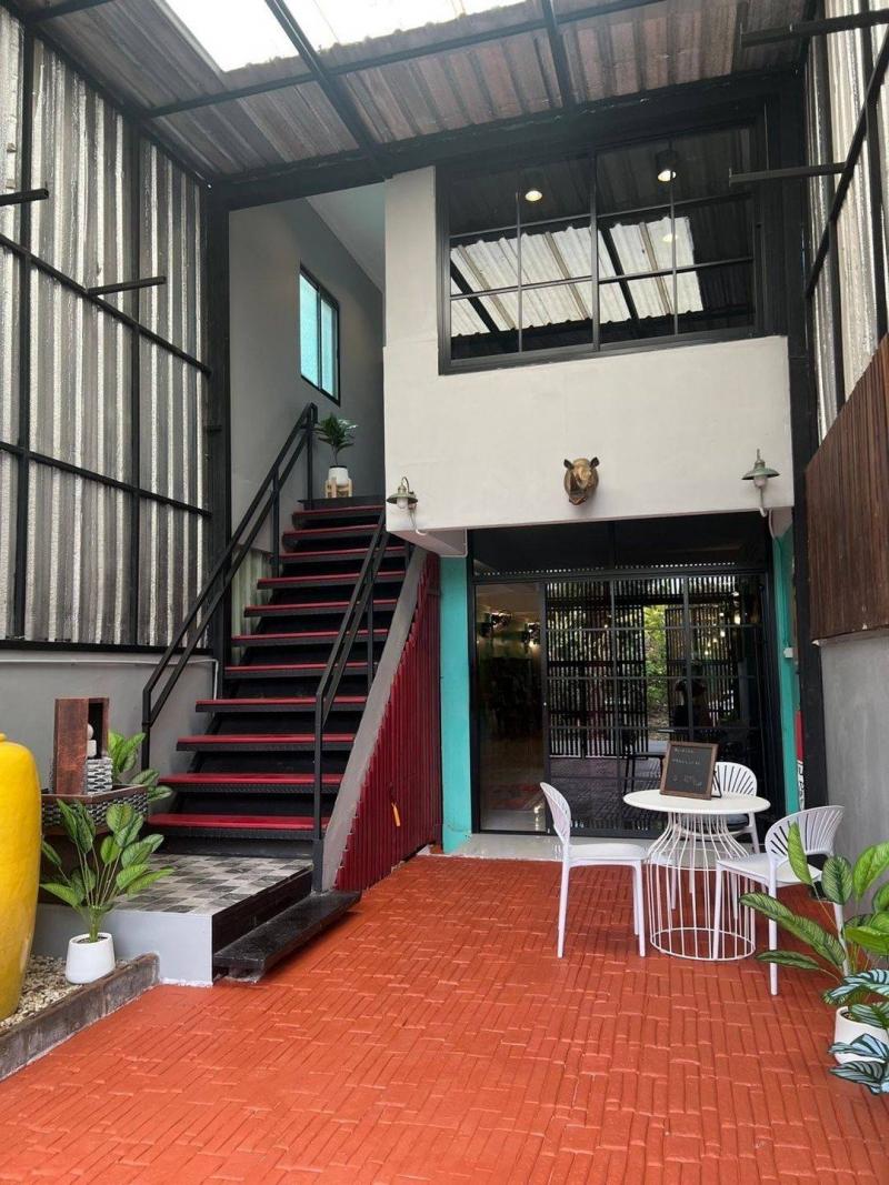 โซนเจ็ดยอด #หลังเมญ่า 7.5 ล้าน 29 ตรว. ทาวน์เฮาส์ 3 ชั้น #สไตล์โมเดิร์นคลาสสิค #เฟอร์นิเจอร์ครบ เดินทางสะดวกสบาย #ซื้ออยู่เองหรือปล่อยเช่า