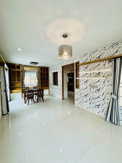 ให้เช่า  2น้ำ​ ราชพฤกษ์-พระราม5 วงเวียนพระราม 5 1.5 กม.​ 3นอน บ้านเดี่ยว 2 ชั้น  71ตร.วา 181ตร.ม.​อนุบาลเด่นหล้า  3.7 กม.​  4แอร์