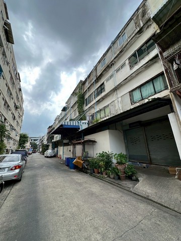 ขายอาคารพาณิชย์ พัฒนาการ ศรีนครินทร์  ใกล้ MRTหัวหมาก เพียง 200 เมตร