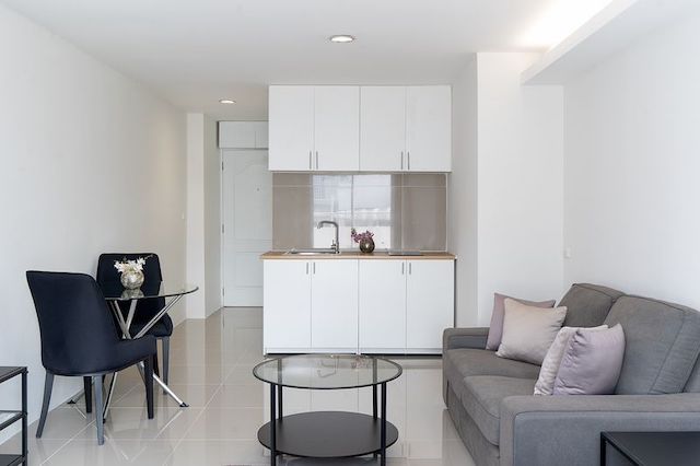 The Capital Sukhumvit 30 Pet Friendly quiet safe 7th floor BTS Phrom Phong