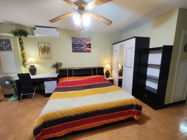 ให้เช่าคอนโดวิวทะเล1 ตึกเอ เฟอร์นิเจอร์ใหม่ ชั้น 11 วิวจอมเทียน ติดถนนทัพพระยา บางละมุง  ชลบุรี