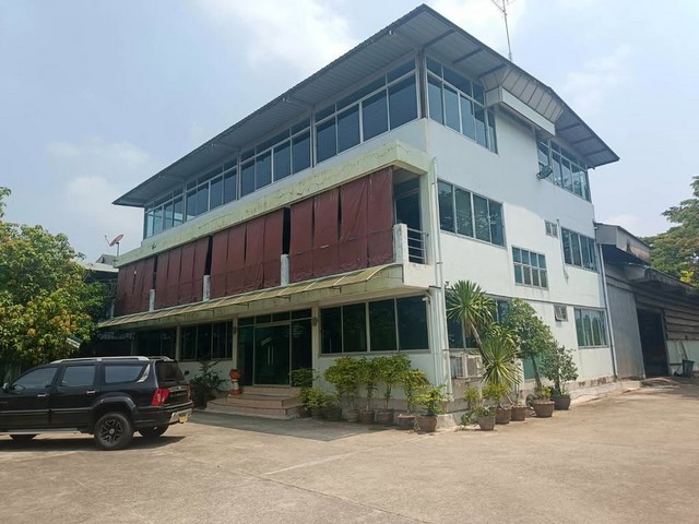 ให้เช่าโกดัง เนื้อที่  1 ไร่   รถ 18 ล้อ เข้า-ออกได้ สำนักงาน มีห้องพักพนักงาน ย่านมีนบุรี ซอย ราษฎร์อุทิศ