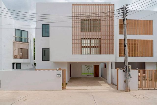 โซนสารภี เปิดจอง 4.39 ลบ. พูลวิลล่า 3 ชั้น สร้างใหม่ เพียง 1 หลังเท่านั้น Living Double Space สุดหรู ให้ฟีลเหมือนอยู่รีสอร์ท