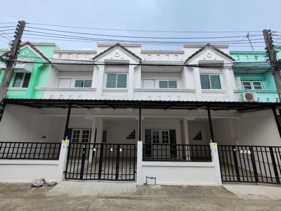 ขายทาวน์เฮ้าส์ 2 ชั้น 2 หลังติดกัน โครงการบ้านฟ้ารังสิต คลอง 4 เนื้อที่รวม 48 ตร.ว. (หลังละ 24 ตร.ว.)เหมาะสำหรับครอบครัวใหญ่ 