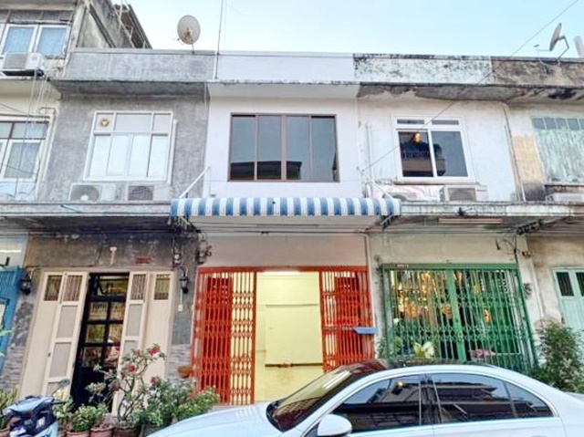 ขาย ให้เช่า อาคารพาณิชย์ 2 ชั้น MRTสามยอด700ม.ตกแต่งใหม่ MRT วัดมังกร 600ม.  ทำเลทอง  โรงพยาบาลกลาง 100ตรม. 14ตรว.   