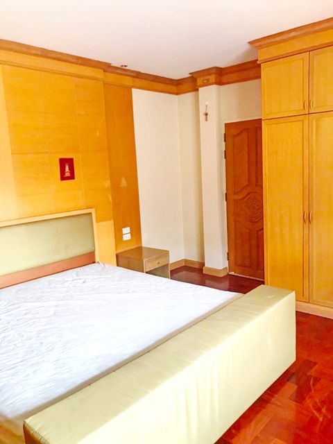 ให้เช่าคฤหาสน์ใหญ่มาก 2 ชั้น บรมราชชนนี ตลาดสดธนบุรี 2.55 กม.185 ตร.ว.400ตรม. อมรชัย พุทธมณฑลสาย3  3-4นอน 4น้ำ 5แอร์ 4จอดรถ