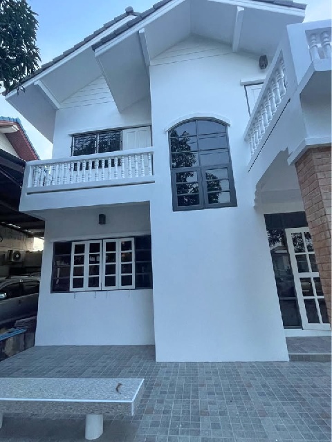 MRT ปากเกร็ด 3 กม.ให้เช่าบ้าน 2ชั้น ใหม่ทั้งหลัง 50 ตร.วา.200 ตร.ม. สุขาประชาสรรค์ เฟอร์ 3 นอน 2  น้ำ ถ.แจ้งวัฒนะ ติวานนท์