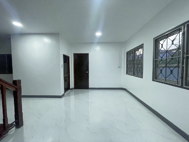 ถ.แจ้งวัฒนะ ติวานนท์ MRT เลี่ยงเมืองปากเกร็ด 2.9 กม. ให้เช่าบ้าน 2ชั้น ใหม่ทั้งหลัง 52 ตร.วา.202ตร.ม. สุขาประชาสรรค์ เฟอร์ 3 นอน 2  น้ำ