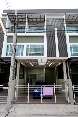  ให้เช่า ทาวน์เฮ้าส์ขนาด 3 ชั้น ในหมู่บ้าน นลิน อเวนิว 2 ซอยรามคำแหง 144  