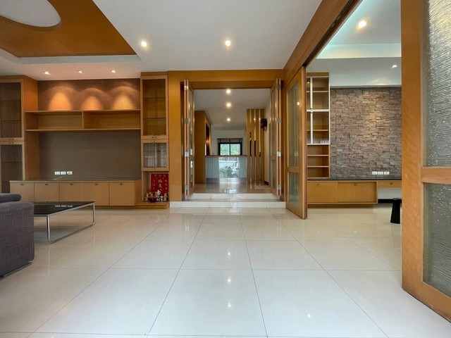 ให้เช่าบ้านเดี่ยว  ซอยรัชดาภิเษก  ย่าน ถ.รัชดาภิเษก, ถ.พหลโยธิน, ถ.สุทธิสาร, ถ.ลาดพร้าว และ ถ.พระราม 9 3ชั้น เนื้อที่ 210 ตรว.