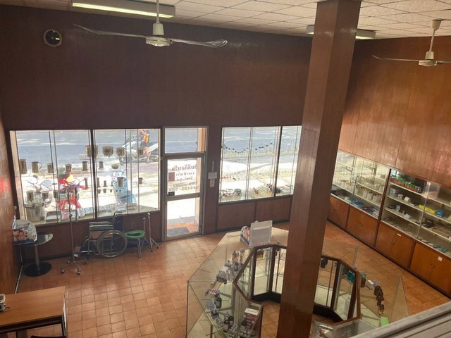 ขายด่วนตึกแถว อาคารพาณิชย์ 3 ชั้นครึ่ง 2 คูหา ตำบลศรีภูมิ อำเภอเมืองเชียงใหม่ จังหวัดเชียงใหม่