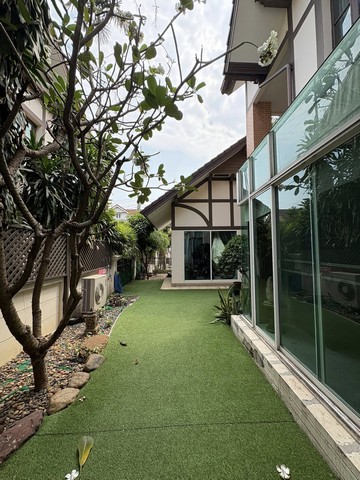 บ้านเดี่ยว ติดถนนใหญ่ เรียบด่วน เอกมัย-รามอินทรา ทำเลศักยภาพ ที่น่าลงทุน