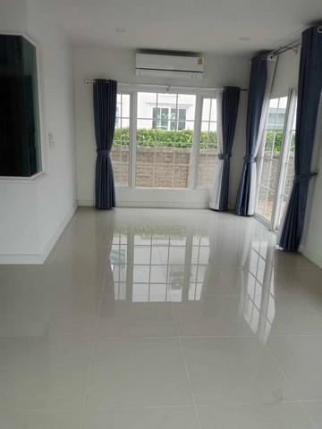 ขายบ้านแฝดสไตล์อังกฤษ น่าอยู่ โกลเด้นนีโอ 2 รามอินทรา วงแหวน วิวสวนบ่อน้ำ ลมพัดหน้าห้องนอนใหญ่